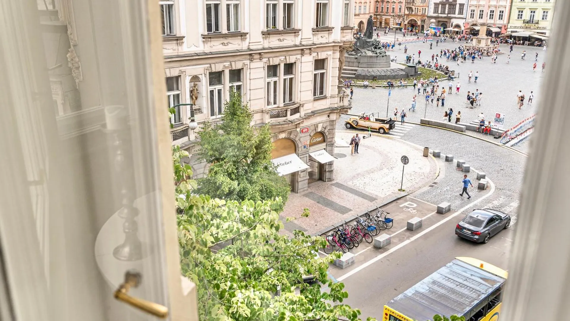 The Old Town Square & Parizska Apartments Prag