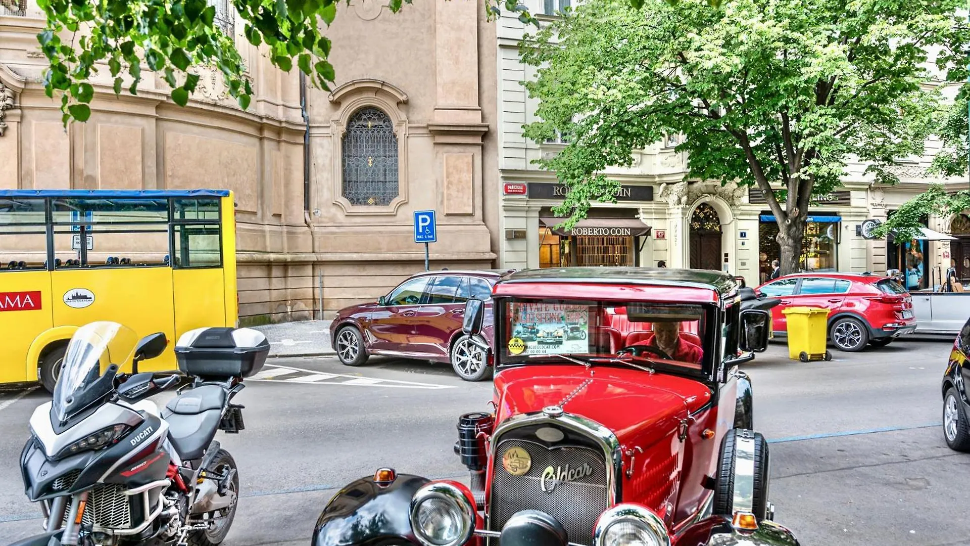 The Old Town Square & Parizska Apartments Praga
