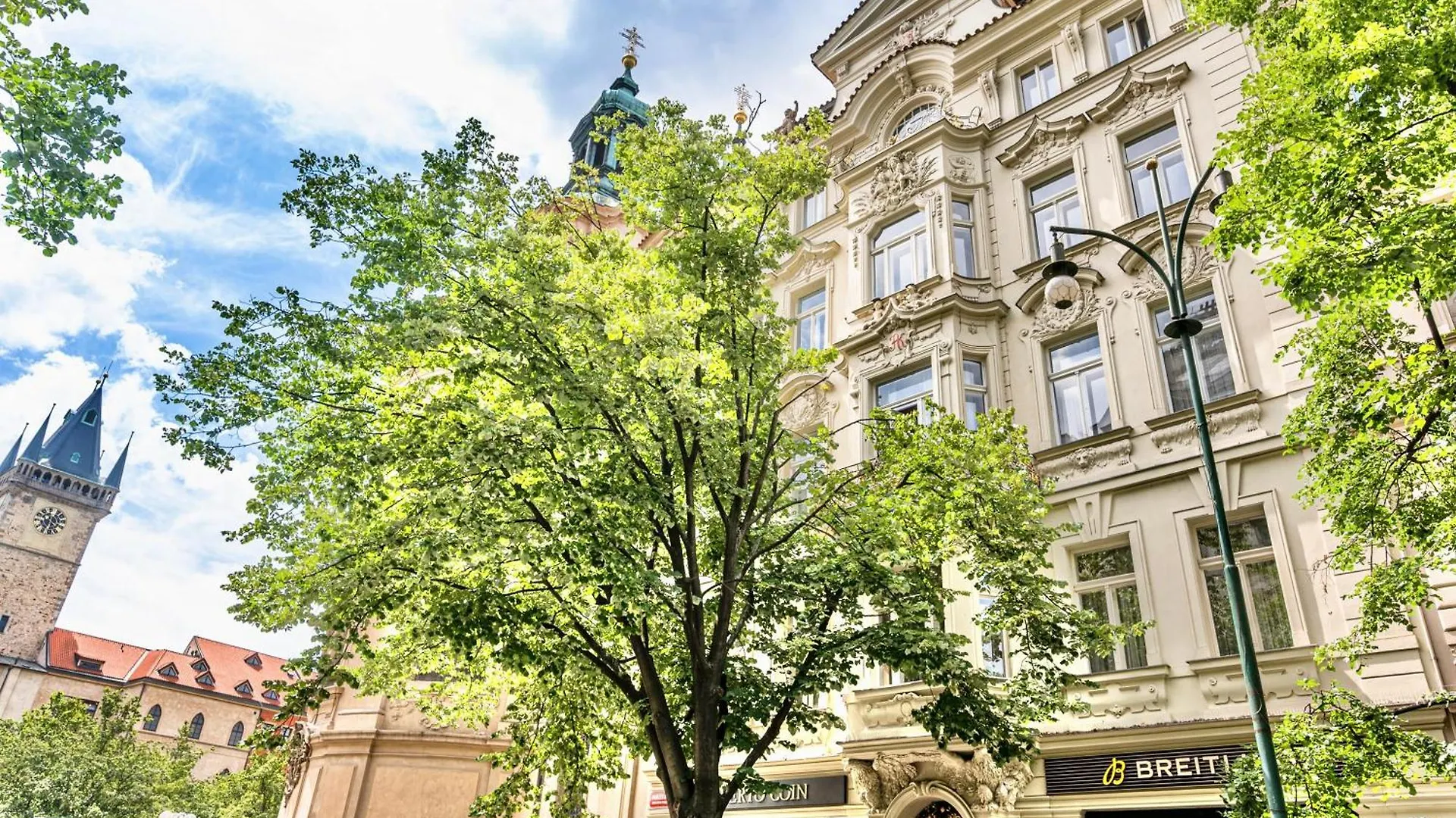 The Old Town Square & Parizska Apartments Prag Tjeckien