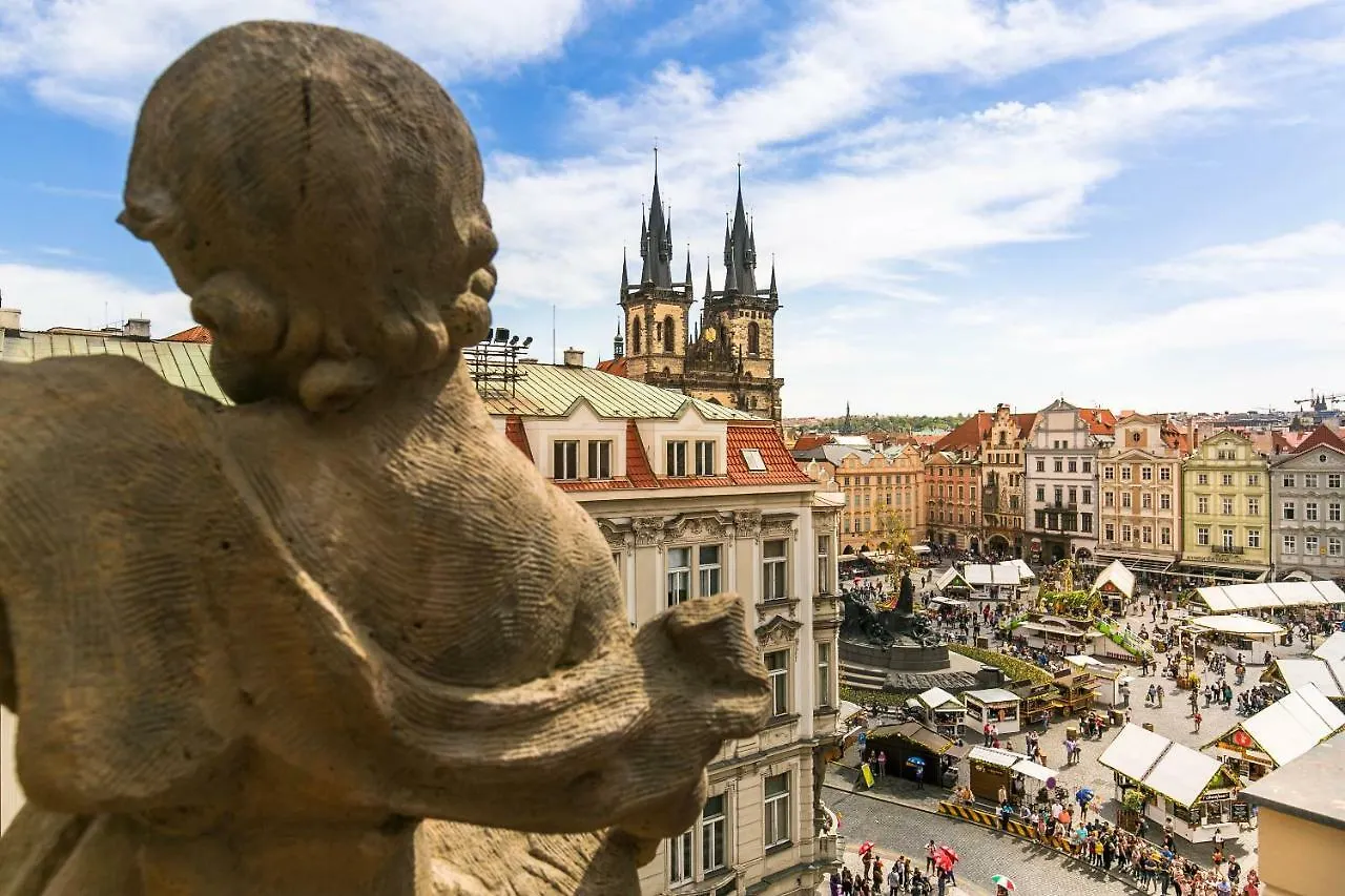 The Old Town Square & Parizska Apartments Prag