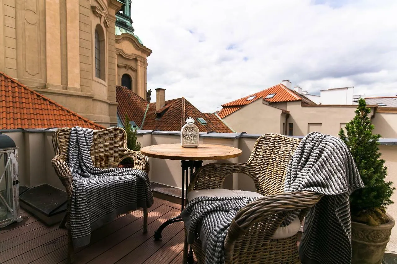 The Old Town Square & Parizska Apartments Prag