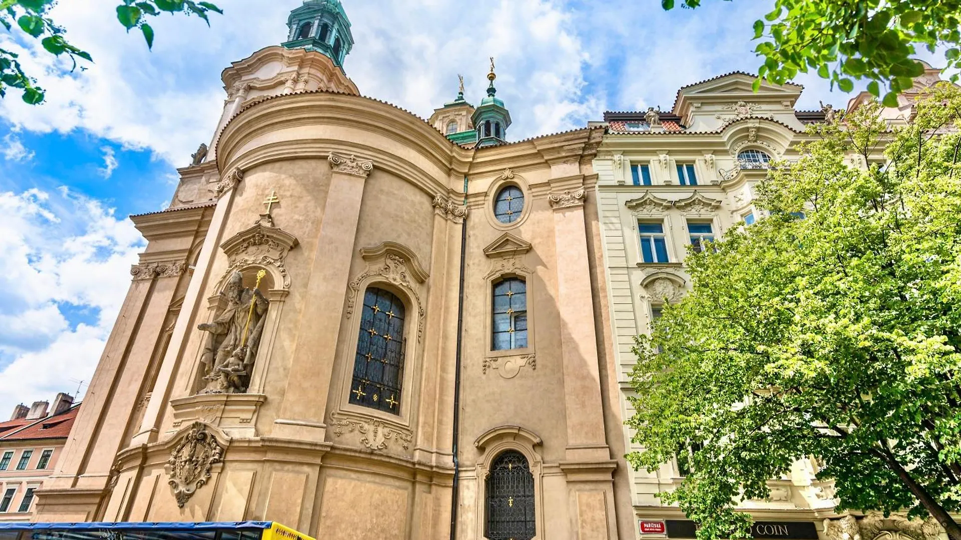 The Old Town Square & Parizska Apartments Prague